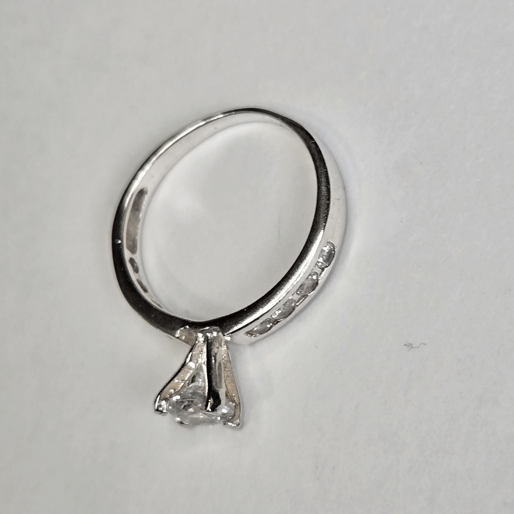 Stunning Sterling Silver Promise Ring - Picture 8 of 13